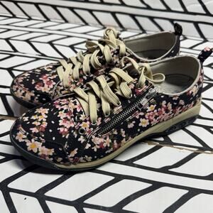 Therafit Sienna Black Floral Slip on Sneaker in 9.5